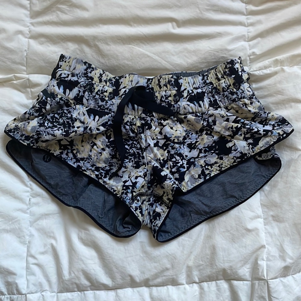 Lululemon Stand Up Paddleboard yoga shorts XS